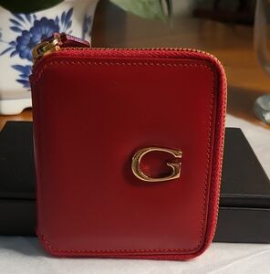 Gucci Red Leather Wallet with Zip-Around Closure